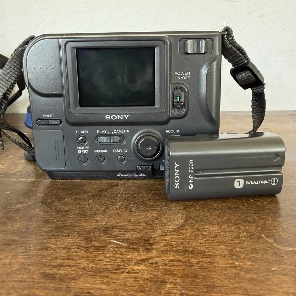 Sony Mavica MVC-FD73 0.4MP Floppy Disk Digital Camera‎ FOR PARTS/REPAIR
